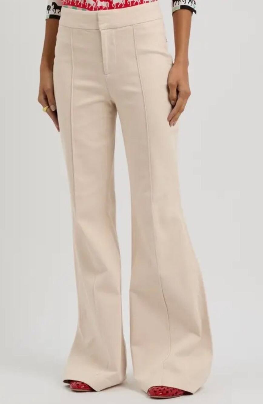 Alice + Olivia Flared Jeans 25